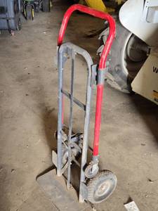 lot 38 image: Milwaukee Hand Truck with Convertible Handle