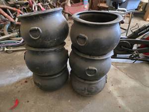 lot 73 image: Plastic cauldrons, Halloween decoration - Lot of 6