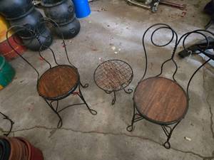 lot 74 image: Iron Patio Set with Chairs and Table
