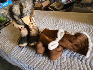 lot 80 image: Sorel Waterproof Boots Size 10, Brown Suede Boots Size 10