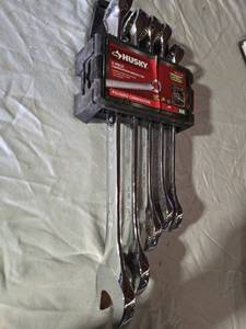 lot 121 image: Husky 5-Piece Combination Wrench Set
