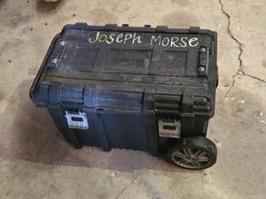 lot 123 image: Husky Rolling Tool Box with Handle and Wheels