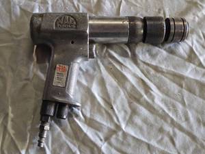lot 125 image: Mac Tools Air Hammer Model #AH650A