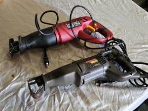 lot 136 image: Chicago Electric Reciprocating Saw and Craftsman V.S. Reciprocating Saw