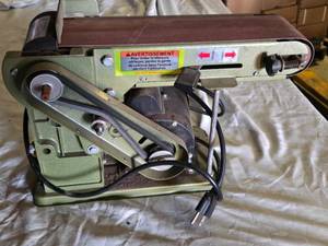 lot 144 image: Central Machinery BeltDisc Sander Model 97181