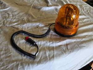 lot 146 image: Amber Rotating Beacon Light with 12V Plug