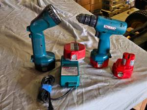 lot 148 image: Makita Cordless Drill and Flashlight Set with Charger and Batteries - Untested