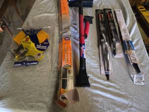lot 158 image: Lot including Bosch MicroEdge Wiper Blades sizes 22 and 17 and Telescopic Ceiling Broom with Accessories