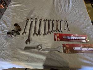 lot 177 image: Lot of Tools including Wrenches and Sockets