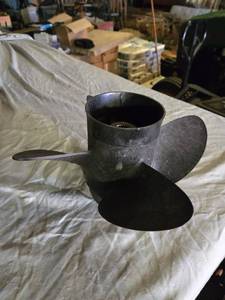 lot 190 image: 4-Blade Propeller - V4958C - 4x13.6x204x345x508