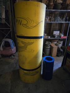 lot 210 image: Neptunes Island Floating Foam Water Mat - Has Some Cat Scratches