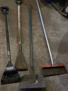 lot 215 image: Lot of 4 Floor Scrapers and Tools