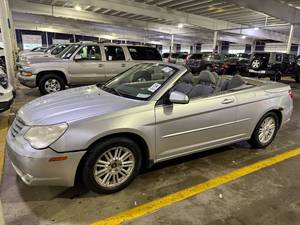 lot 26 image: 2008 Sebring Touring Convertbile