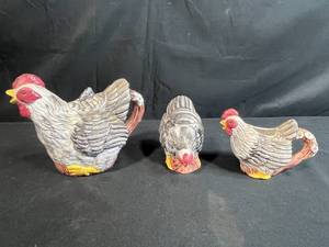 lot 20 image: UNIQUE VTG Wilton Court Taiwan Chicken Themed Ceramic CoffeeTea or Gravy w Sugar and Creamer Set
