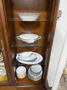 lot 59 image: Noritake Sherwin Fine China Dinnerware Set Japan