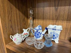lot 70 image: Collection of Vintage Fine China and Glassware Including Lefton and Vienna Woods