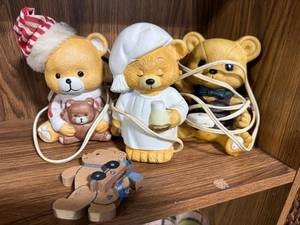 lot 73 image: Set of Vintage Bear Table Lamps with Wood Bear Ornament