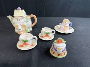lot 89 image: Mini Easter Bunny Ceramic Tea Set with Teapot and Cups
