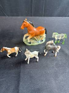 lot 98 image: Set of Vintage Horse Figurines Porcelain and Glass