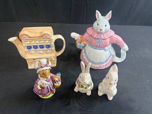 lot 99 image: Vintage Ceramic Bunny Teapots and Figurines Collection