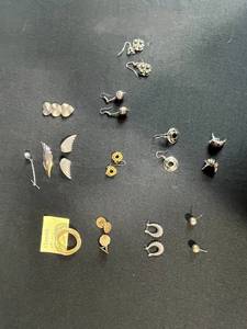 lot 136 image: Collection of Vintage Silver Tone and Mixed Metal Earrings, Heart Brooch & Kramer of NY Brooch