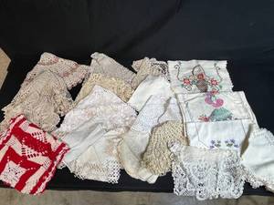 lot 138 image: Collection of Vintage Crochet Doilies and Embroidered Linens