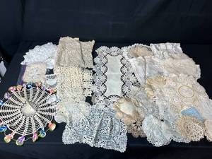 lot 149 image: Assorted Vintage Lace and Crochet Doilies Collection