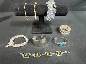 lot 160 image: Collection of Vintage and Costume Bracelets Assorted Styles