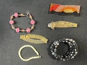 lot 174 image: Set of Assorted Fashion and Beaded Bracelets