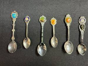 lot 187 image: Set of 6 Collectible Souvenir Spoons Hawaii Indiana St Maarten
