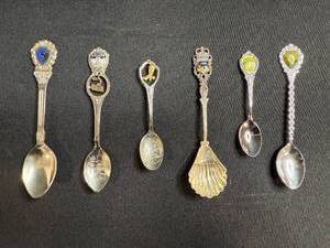 lot 189 image: Collection of 6 Vintage Souvenir Collector Spoons