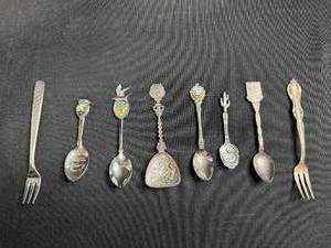 lot 190 image: Collection of 8 Vintage and Souvenir Spoons and Forks Assorted Designs
