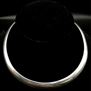 lot 32 image: Heavyweight Brightly Polished Herringbone Chain Necklace