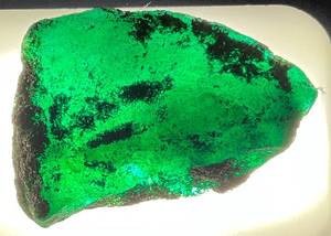 lot 163 image: AGI LABS Natural Emerald 198.15 Carats