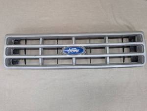 lot 32 image: Ford Front Grille