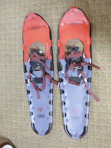 lot 13 image: Tubbs Back Country Altitude Snowshoes