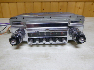 lot 19 image: Vintage Ford Car Radio
