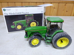lot 28 image: Ertl Precision Classics John Deere Model 8400 Die-Cast Tractor