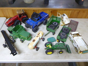 lot 32 image: Lot of Die-Cast Toys