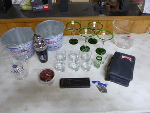 lot 34 image: Entertainment Bar Items