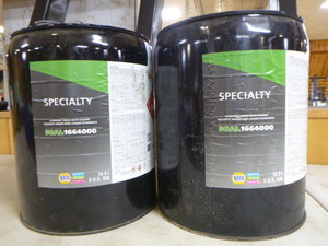 lot 47 image: 2 Containers of NAPA Specialty Economy Virgin Wash Solvent