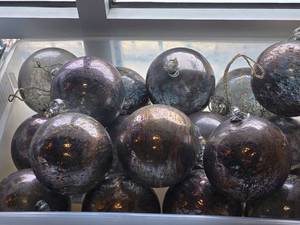 lot 444 image: Lot of (8) 6 Distressed Finish Mercury Glass Filigree Leaf Ball Ornaments (silver)