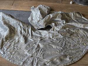 lot 452 image: 5 Christmas Tree Skirt