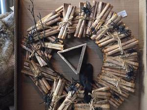 lot 479 image: 19 Haunted Book Paper Wreath