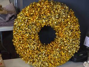 lot 485 image: 24 Bow Wreath (gold)