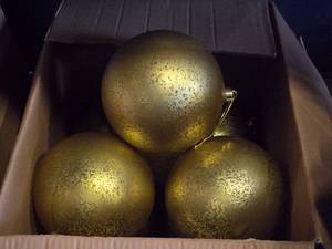 lot 495 image: Lot of (10) 8 Christmas Ball Ornaments