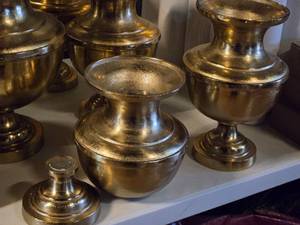 lot 522 image: Lot of (2) Aluminum Decorative Table Vase 9 x 14