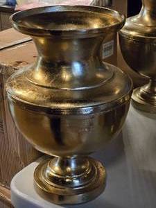 lot 523 image: Lot of (1) Aluminum Decorative Table Vase 11 x 16 12