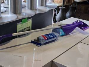 lot 970 image: Swiffer Wet Jet and O-Cedar Microfiber Cloth Mop Head Refill