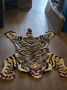 lot 971 image: Tiger theme Area Rug 70 x 48
